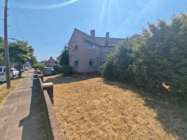 Marconi Way, Southall, UB1, photo 1