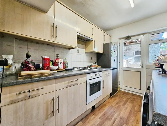 Spinney Drive, Feltham, TW14, photo 3