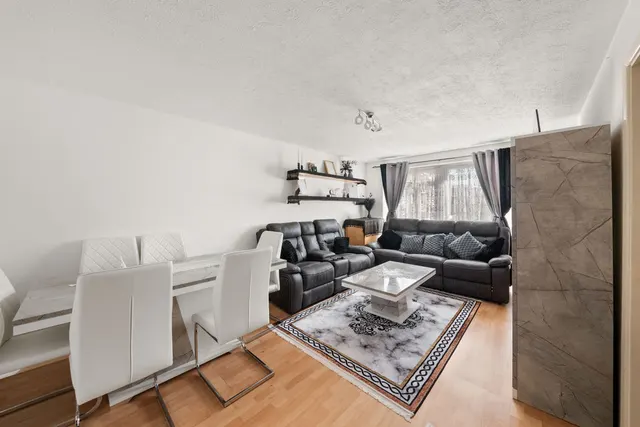 Sycamore Close, Northolt, UB5, photo 3