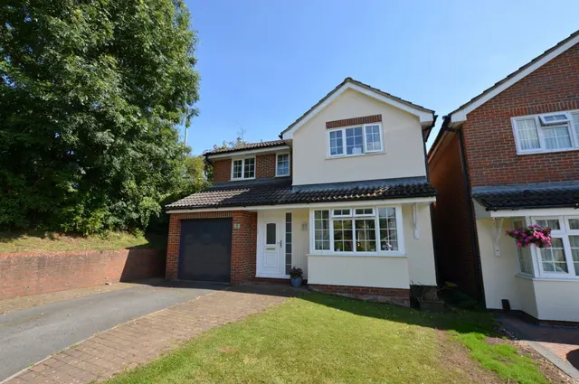 Stadium Drive, Kingskerswell, Newton Abbot, Devon, TQ12