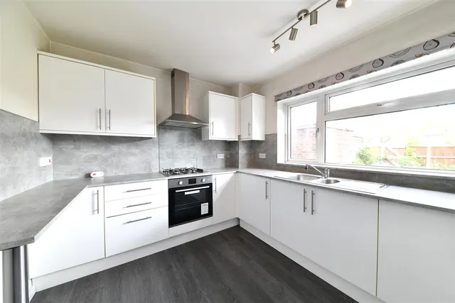Photo 2 — Abbots Grove, Stevenage, SG1 1NS