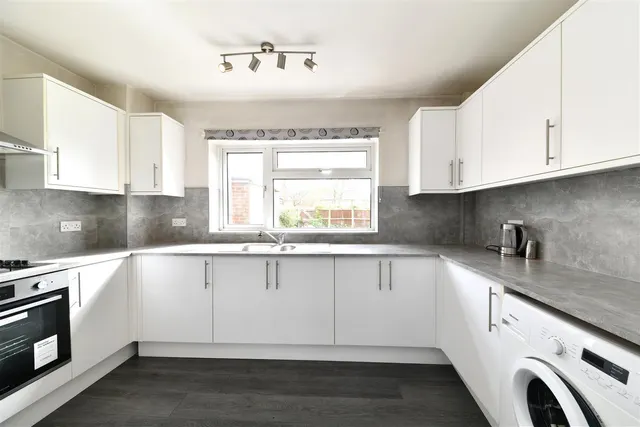 Photo 3 — Abbots Grove, Stevenage, SG1 1NS