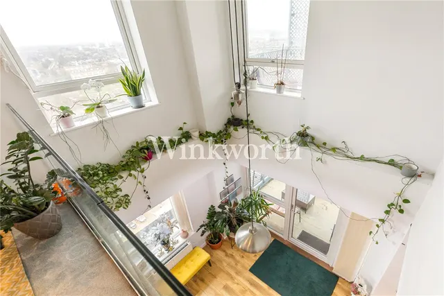 Cannon Road, London, N17, photo 1