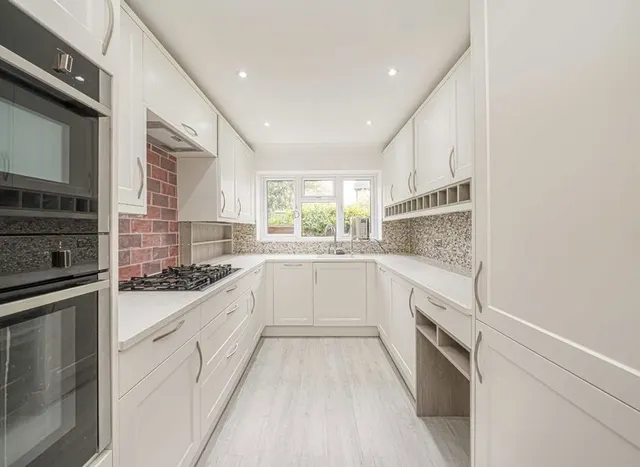 Photo 3 — Linden Way, Shepperton, TW17