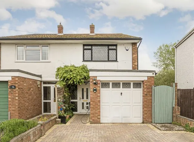 Linden Way, Shepperton, TW17, photo 1