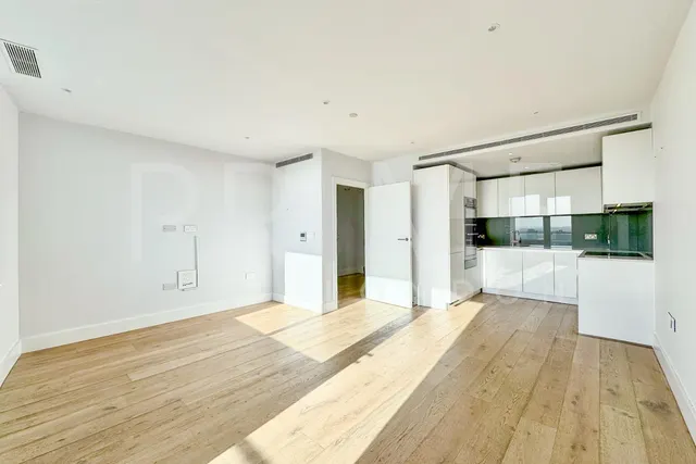 Lombard Road, Battersea, SW11, photo 2