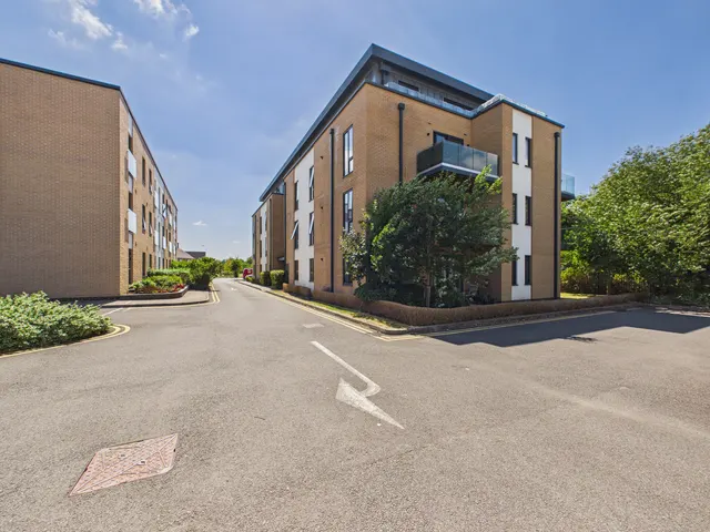 Alexander House, Angus Court, OX9, photo 1