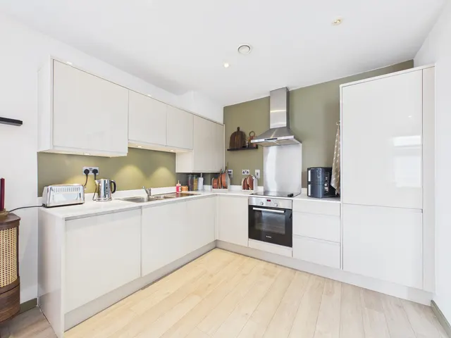 Alexander House, Angus Court, OX9, photo 3