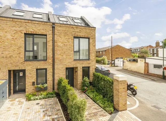 Edwin Road, Twickenham, TW2, photo 1