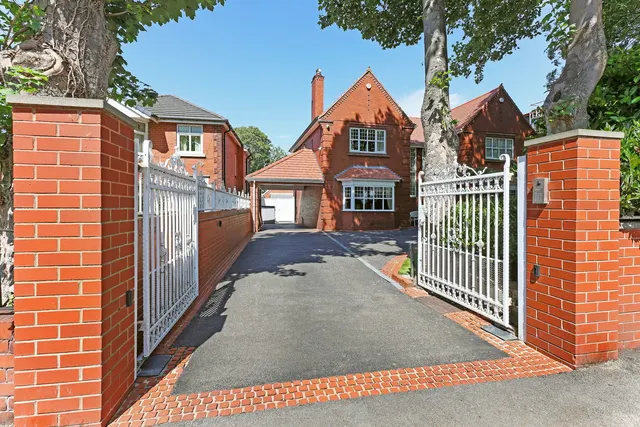High Street, Thurnscoe, S63, photo 3