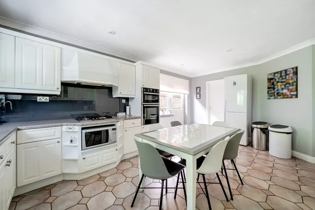Fulmer Drive, Gerrards Cross, SL9, photo 3