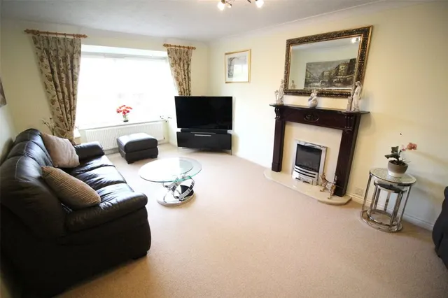 Photo 3 — Vancouver Close, Orpington, BR6