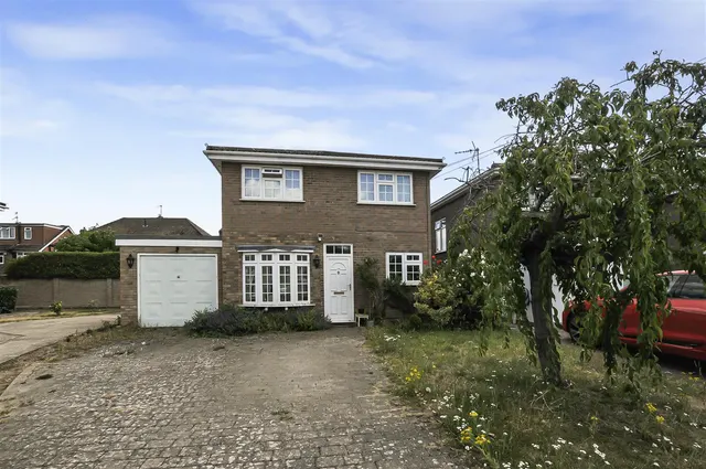 Eton Close, Datchet, Slough, SL3 9BE, photo 1