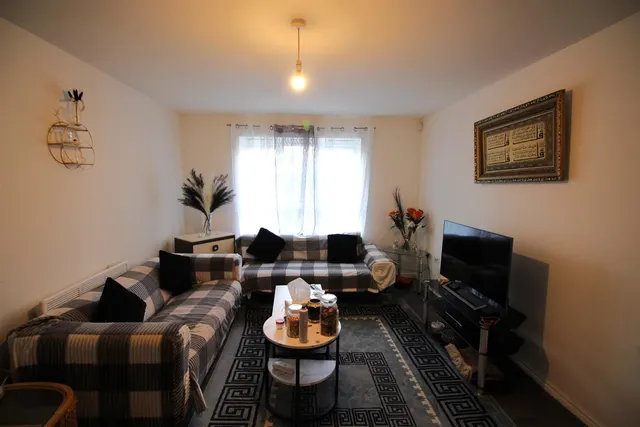 4 Larch Gardens, Manchester, M8 8BJ, photo 1