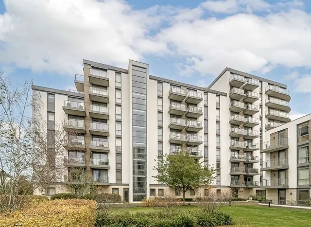 Ealing Road, Brentford, TW8, photo 1