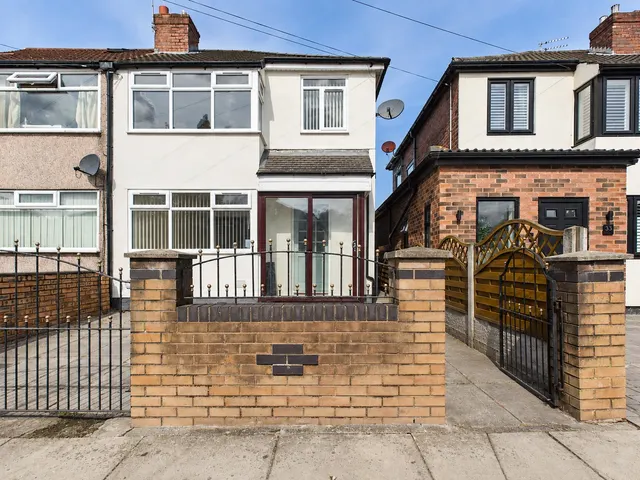 Mayfair Avenue, Bowring Park, L14, photo 1