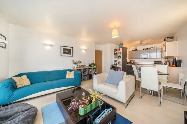 Mapleton Road, SW18, photo 1
