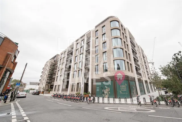 Michael Road, London, photo 1