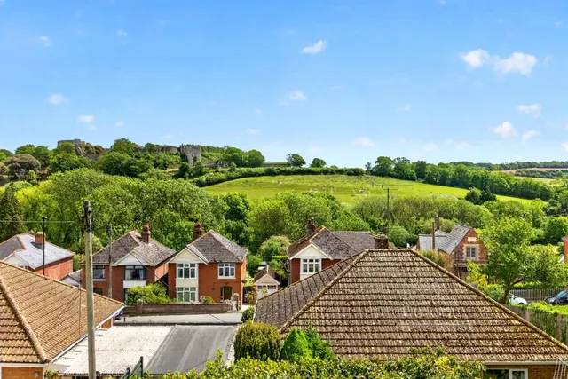 Clatterford Road, Newport, PO30, photo 3