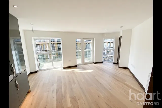 James Smith Court, DA1, photo 3