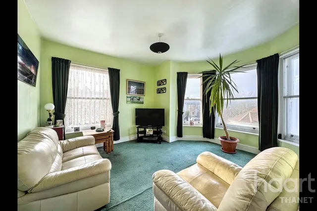 Royal Crescent, Margate, CT9, photo 2