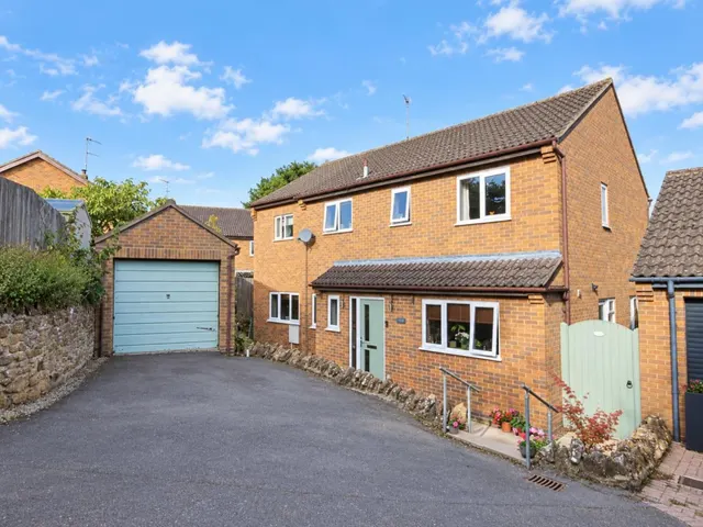 Holcot Road, Brixworth, photo 1