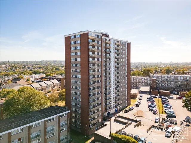 Longford Court, Belle Vue Estate, NW4, photo 1