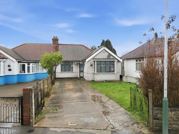 Spring Gardens, Romford, RM7 9LR, photo 1