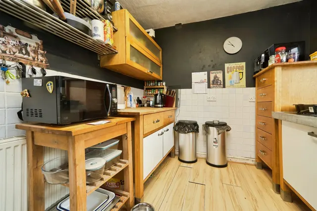 Salmon Crescent, Horsforth, LS18, photo 3