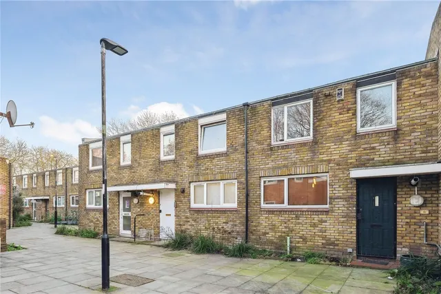 Photo 3 — Bodley Manor Way, London, SW2