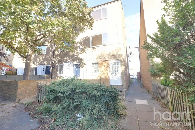 Kingscroft Court, NN3, photo 1