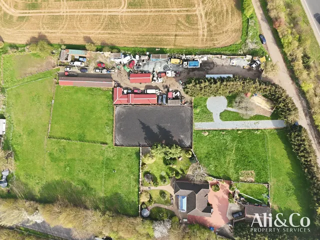 Photo 2 — North Stifford, Essex, RM16 3NP