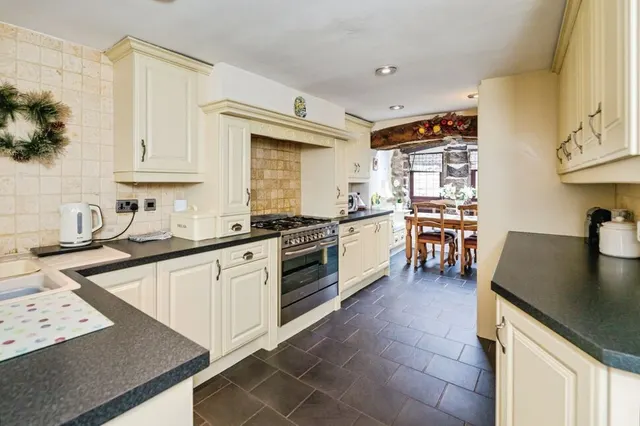 Doncaster Road, Hooton Roberts, S65, photo 3