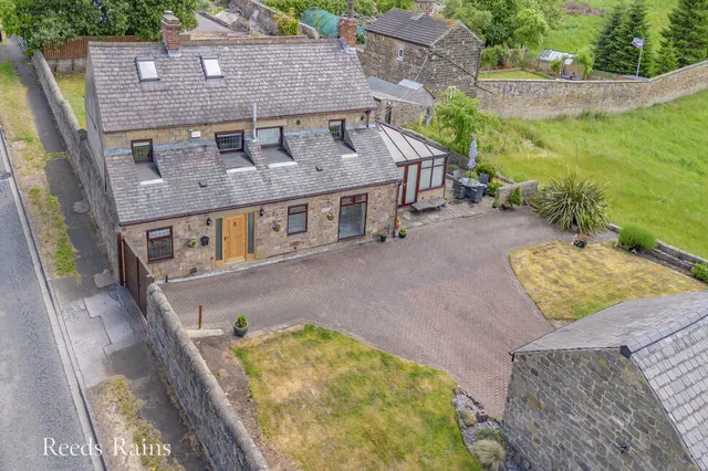 Doncaster Road, Hooton Roberts, S65, photo 1