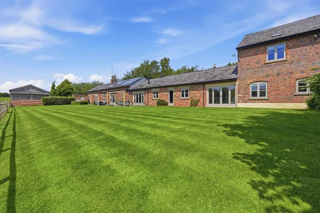 Chelford Road, Henbury, Macclesfield, photo 1