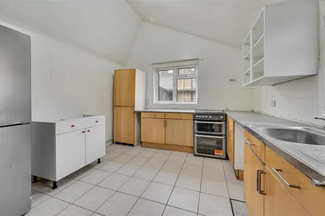 Midwood Close, London, NW2, photo 3