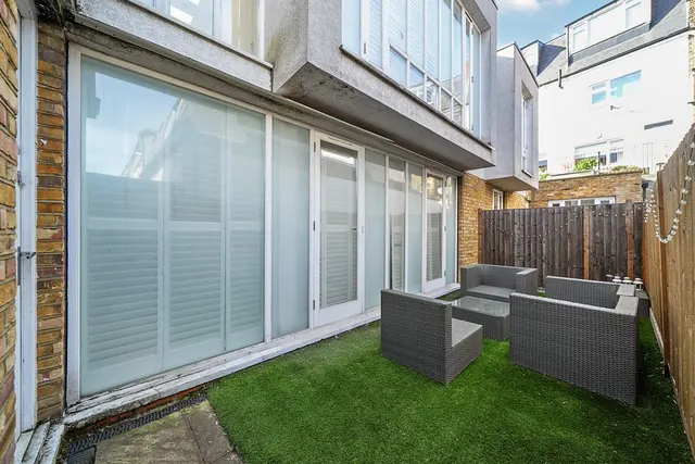 Balham High Road, Balham, SW12, photo 3