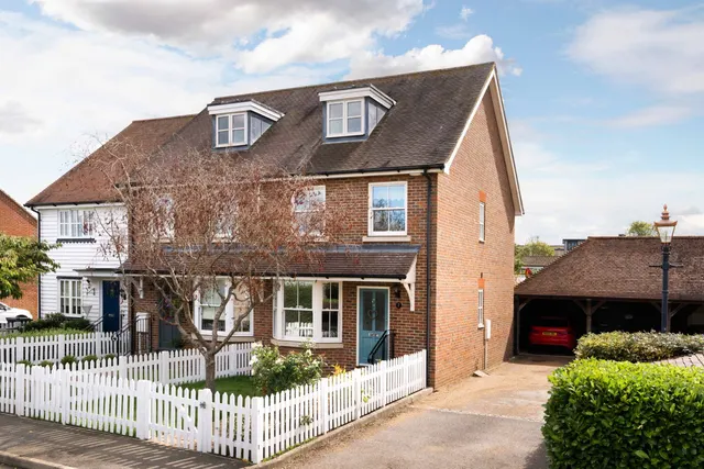 Maidstone Road, Paddock Wood, TN12, photo 1