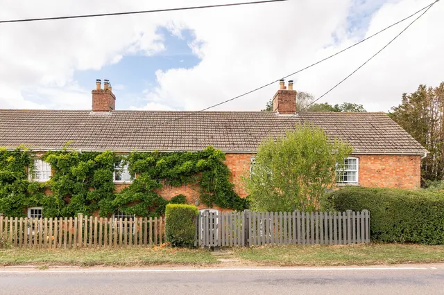 Station Row, Tilbrook, photo 2