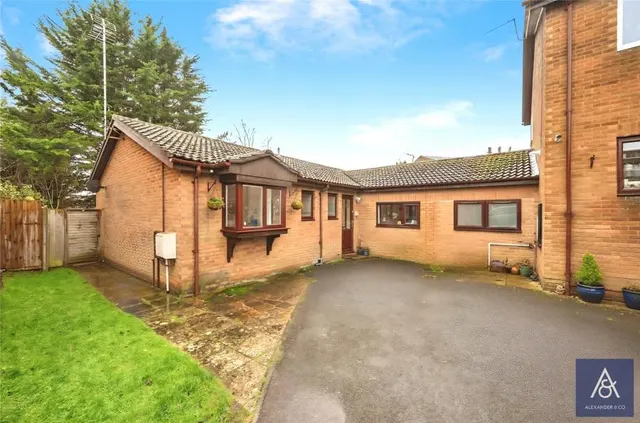 Highfield Court, Brackley, NN13, photo 2