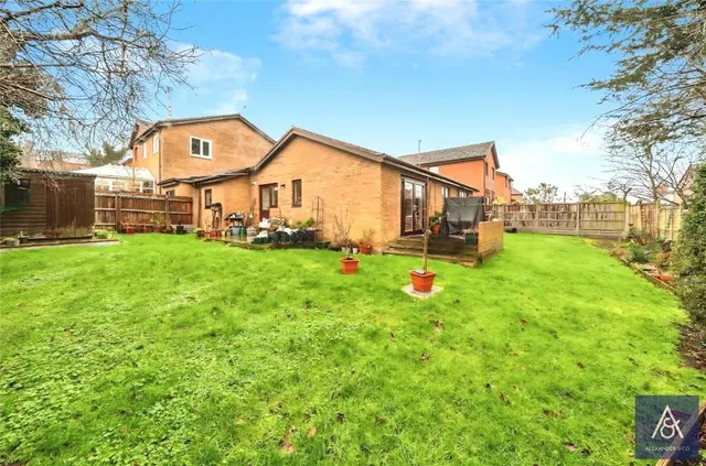 Highfield Court, Brackley, NN13, photo 1