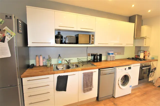 Brighton Road, South Croydon, CR2, photo 2