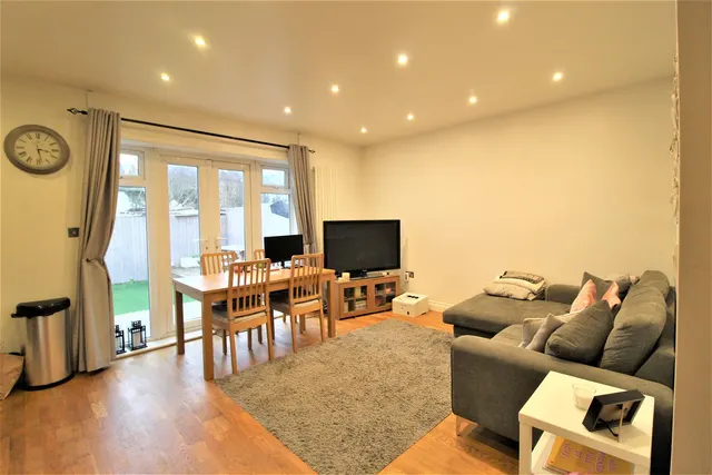 Brighton Road, South Croydon, CR2, photo 1