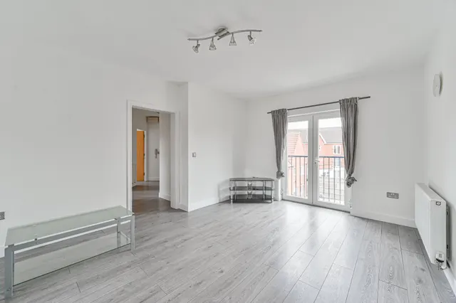 London, SE28, photo 1