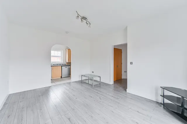 London, SE28, photo 2