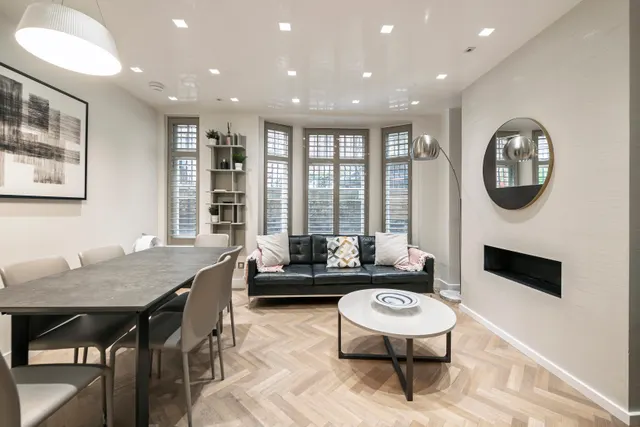 Gilbert Street, W1K, photo 1