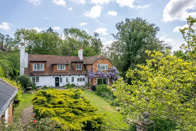 Poor Ridge Cottage The Ridges, Finchampstead, Wokingham, RG40 3SL, photo 1