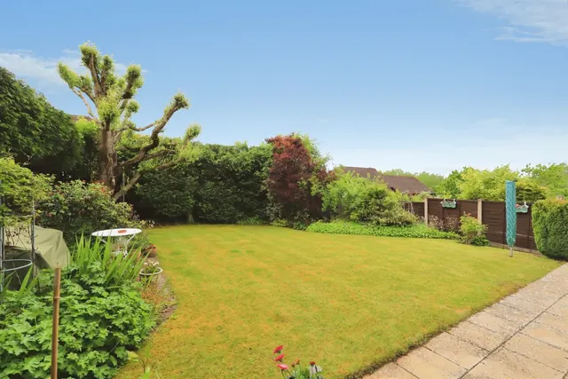 Photo 2 — Ewloe Close, Kidderminster