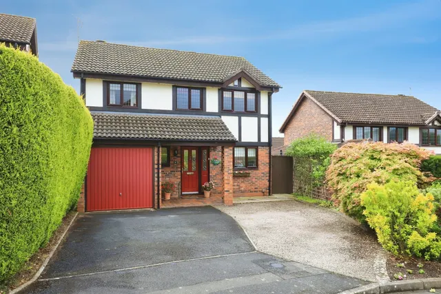 Ewloe Close, Kidderminster, photo 1