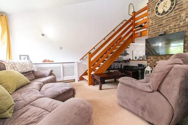 Photo 3 — Fir Tree Way, Fleet, GU52 7NB